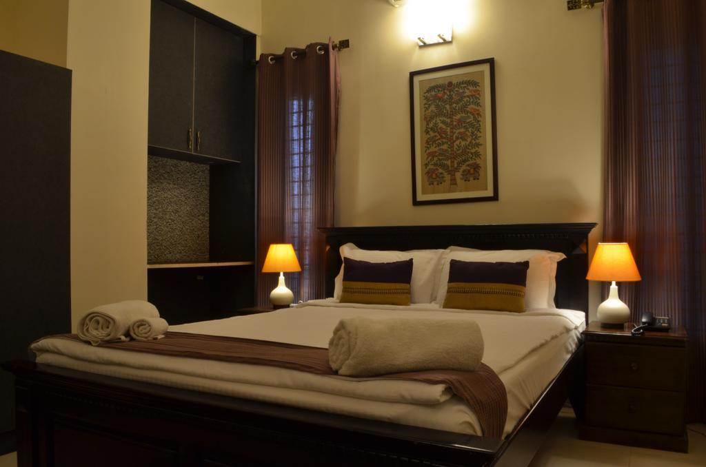Luxtay Suites Bangalore Kamer foto