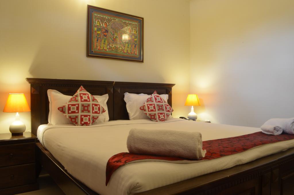 Luxtay Suites Bangalore Kamer foto