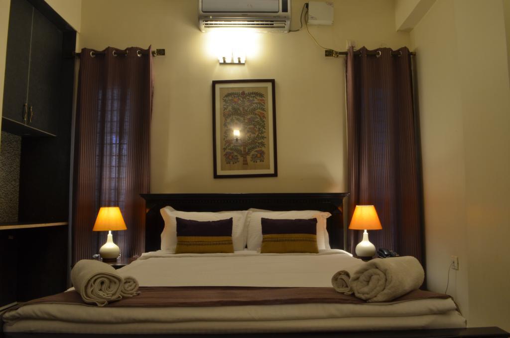 Luxtay Suites Bangalore Kamer foto