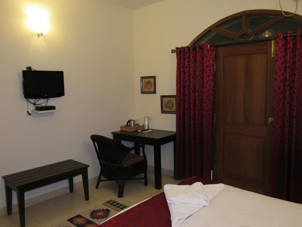 Luxtay Suites Bangalore Kamer foto